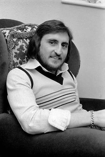 West Ham F. C. Frank Lampard at home. February 1975 75-01037-006