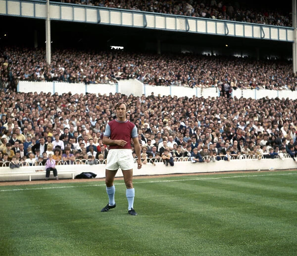 West Ham United footballer Jimmy Greaves at Upton Park before the League Division One