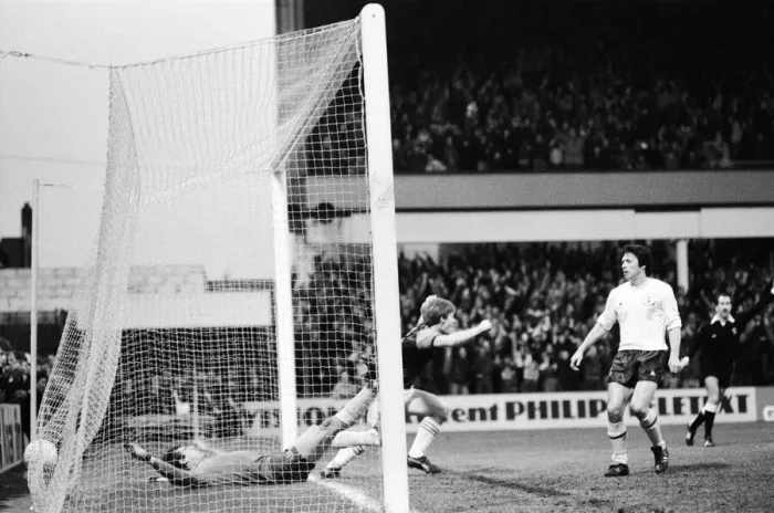 Framed Print : West Ham United v Tottenham Hotspur league match at Upton Park 1st January 1983 Framed Print : West Ham United v Tottenham Hotspur league match at Upton Park 1st January 1983