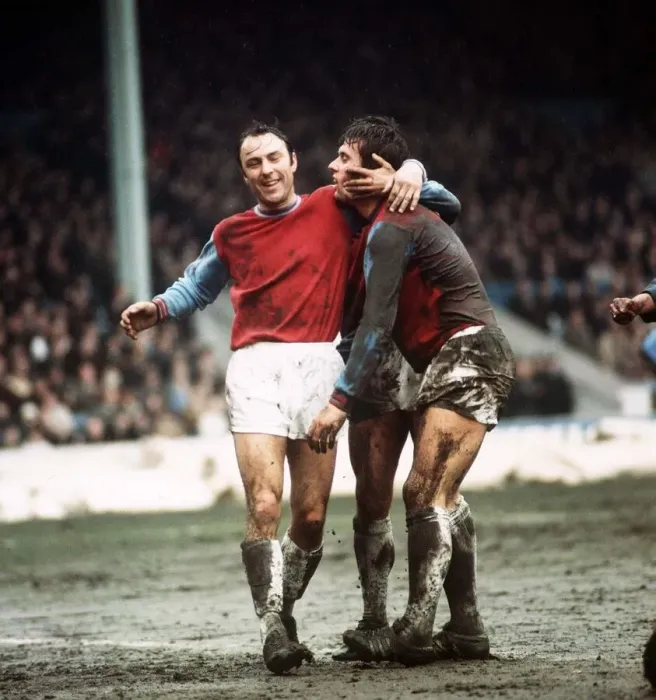 Framed Print : West Ham Uniteds Jimmy Greaves stands with his arm around the shoulder of Geoff