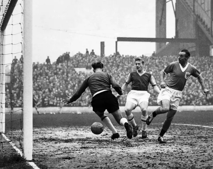 Framed Print : West Ham v. Blackpool F. A. Cup. L. to R. West Ham goalkeeper Gregory, G
