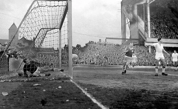 West Ham versus Manchester United - Harry Gregg ends up in the goal after Musgrove (no