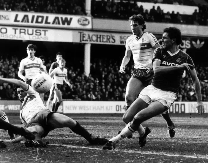 Framed Print : West Hams Alvin Martin has a shot on goal closley watched by Ipswich centre half Framed Print : West Hams Alvin Martin has a shot on goal closley watched by Ipswich centre half