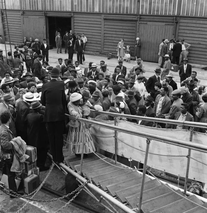 Framed Print : West Indian immigrants going back home. 11th August 1958 Framed Print : West Indian immigrants going back home. 11th August 1958