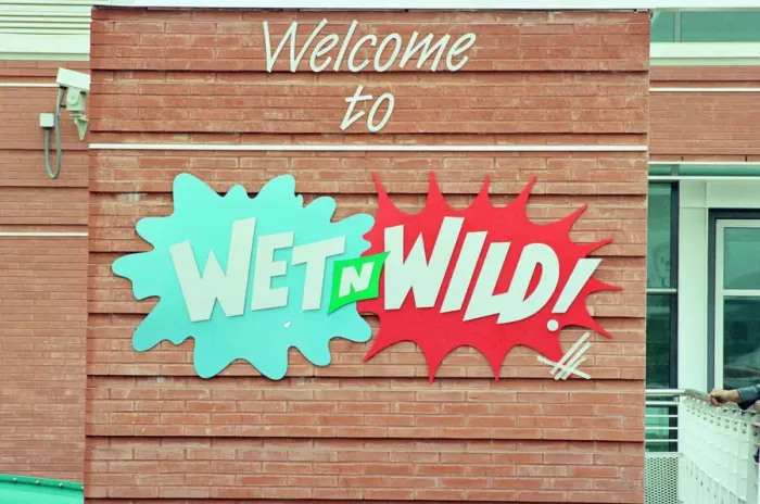 Framed Print : Wet N Wild indoor water park situated in North Shields, Tyne and Wear, England Framed Print : Wet N Wild indoor water park situated in North Shields, Tyne and Wear, England