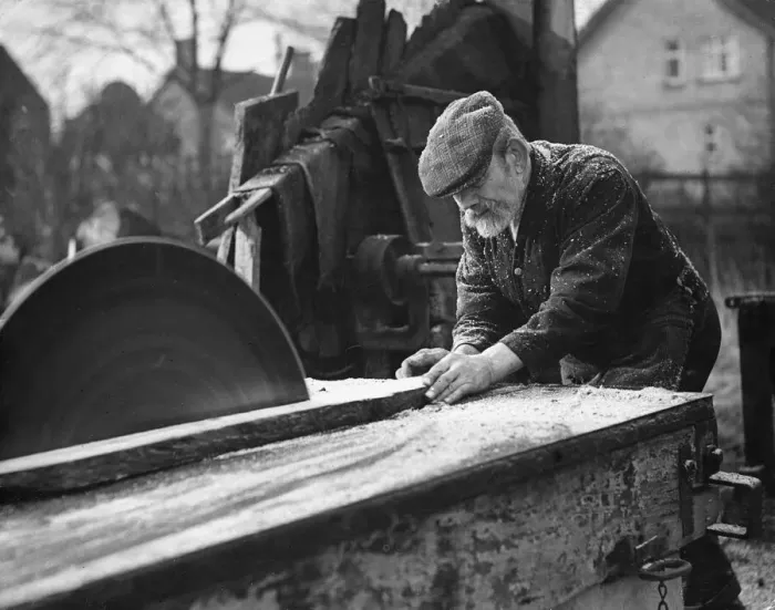 Framed Print : Wheelwright William Punday aged 73 seen here working with a circular saw February Framed Print : Wheelwright William Punday aged 73 seen here working with a circular saw February
