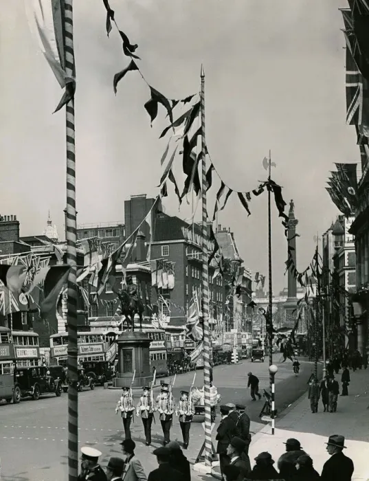 Framed Print : Whitehall bedecked with flags and bunting in preparation for the coronation of King