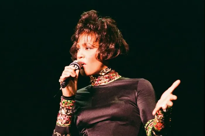 Framed Print : Whitney Houston in Concert at Earls Court Exhibition Centre, London, 5th November 1993