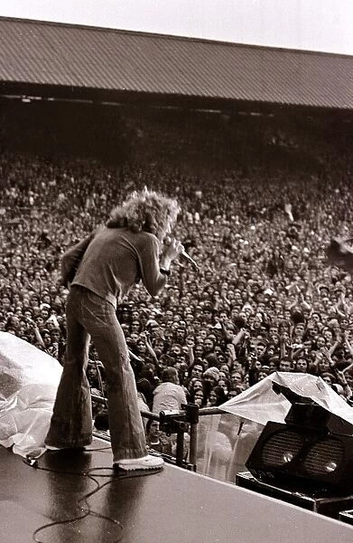 The Who in Concert - May 1976 Roger Daltrey on stage at The Valley