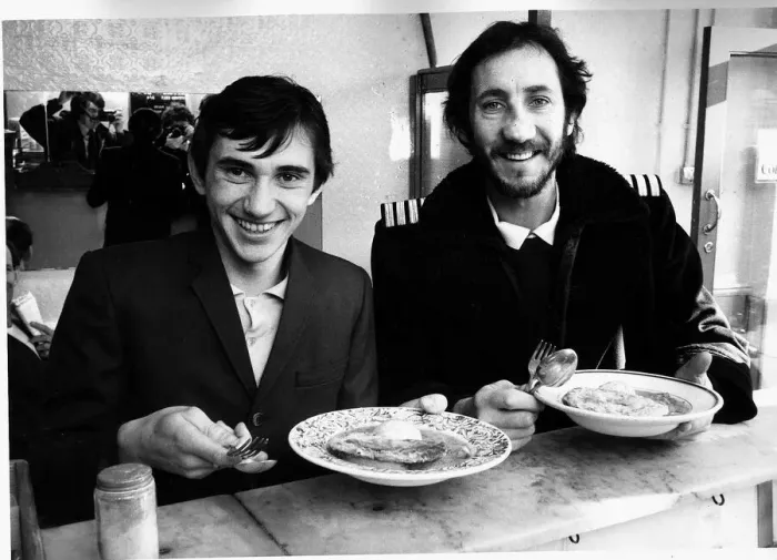 Framed Print : The Who pop guitarist Pete Townshend eating 1978 lunch with British actor Framed Print : The Who pop guitarist Pete Townshend eating 1978 lunch with British actor
