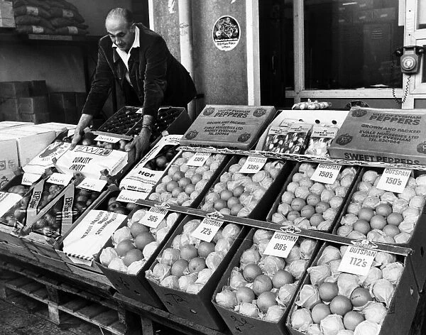Wholesale Fruit Market, Liverpool, 27th September 1979. A display of fruit by R Wells Ltd
