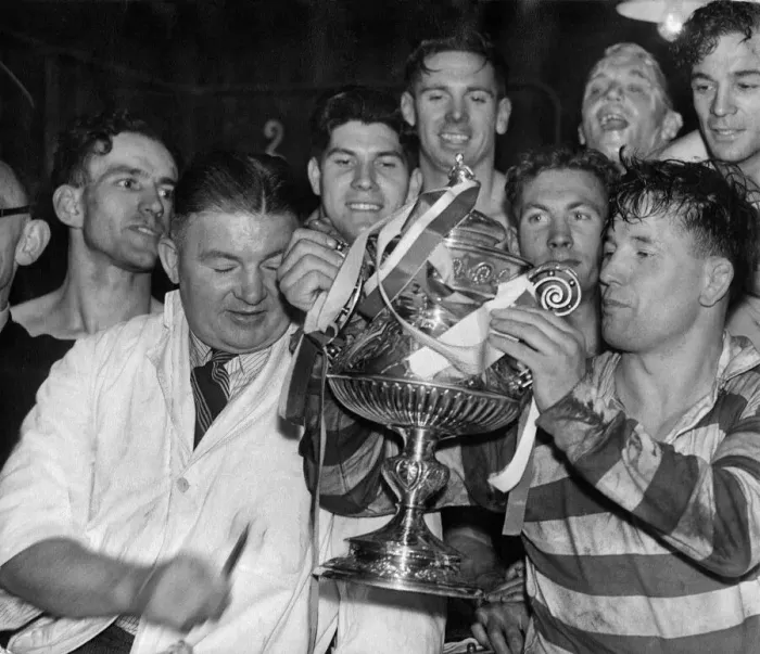 Framed Print : Wigan R. L. F. C. (with Laucs. Rugby League Cup) October 1969 P012544