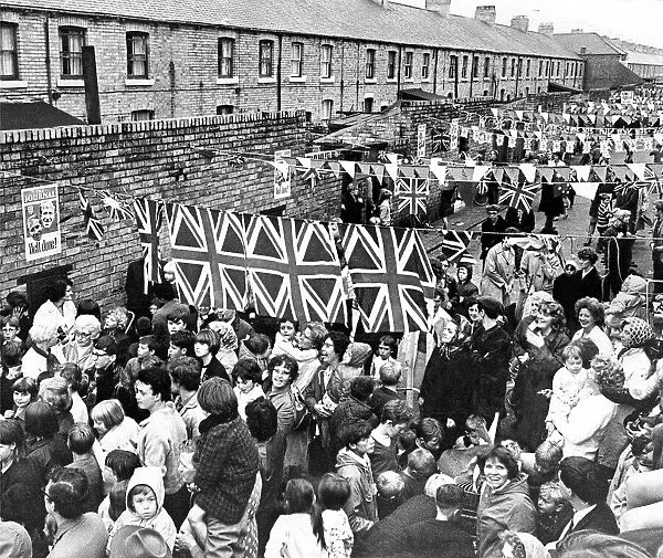 A wildly enthusiastic crowd of 15, 000 people turned out to line the streets of Ashington