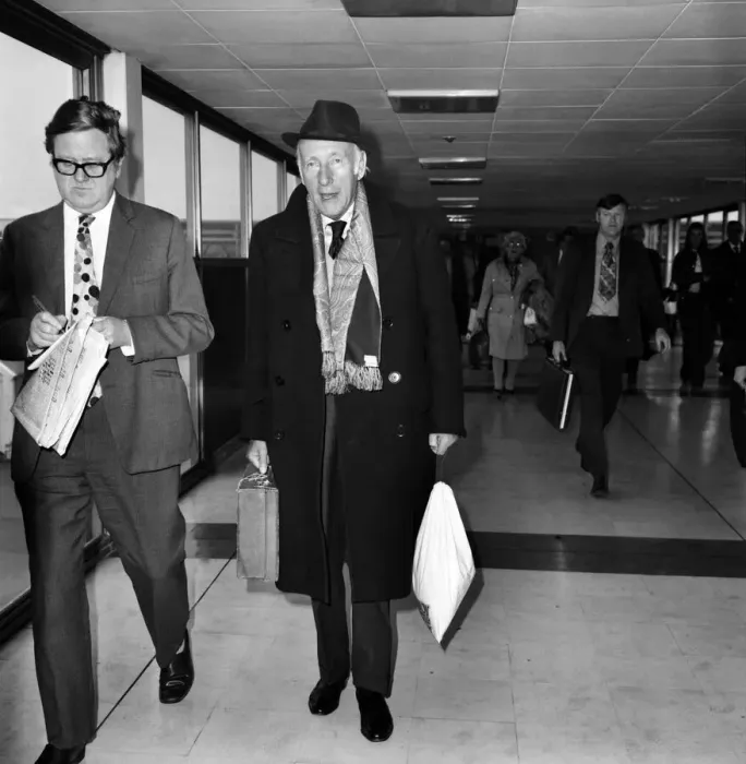 Framed Print : Wilfred Hyde-White arrived at Heathrow Airport from Los Angeles Framed Print : Wilfred Hyde-White arrived at Heathrow Airport from Los Angeles