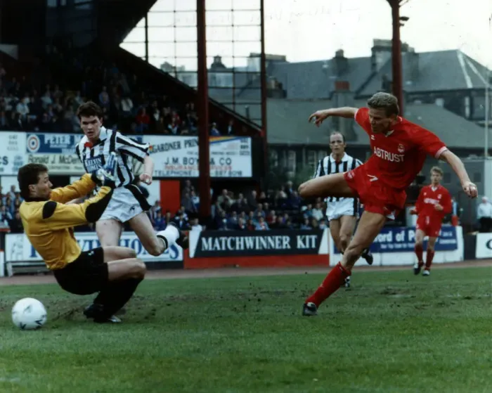 Framed Print : Willem van der Ark, Aberdeen football player goes for goal against St Mirren circa Framed Print : Willem van der Ark, Aberdeen football player goes for goal against St Mirren circa