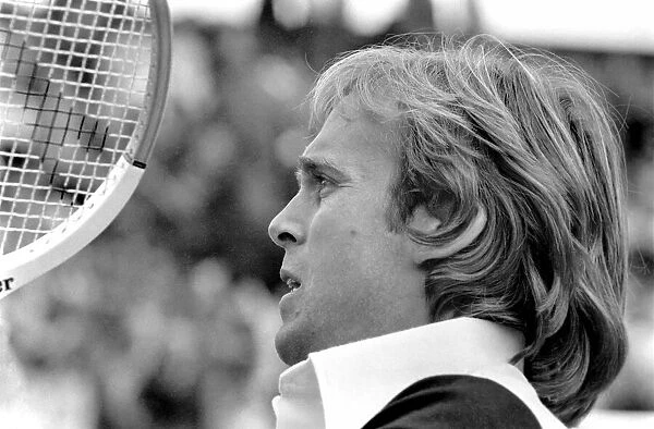 Wimbledon 1980: 2nd day. John Lloyd. June 1980 80-3290-031