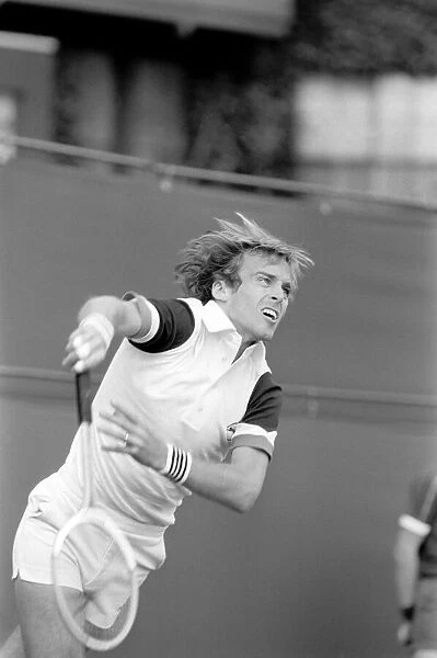 Wimbledon 1980: 2nd day. John Lloyd in action. June 1980 80-3290-011