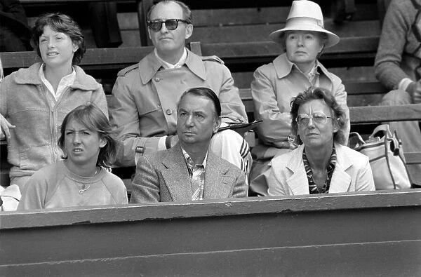 Wimbledon 1980. 7th day. Martina NavratilovaIs sister, father