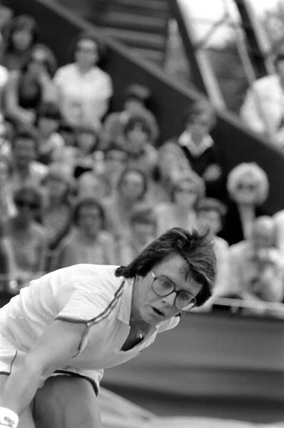Wimbledon 1980. 7th day. Pam Shriver vs. B. J. King. June 1980 80-3384-010