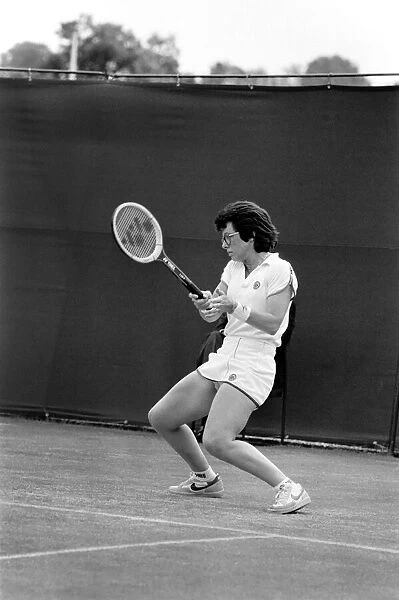Wimbledon 1980. 7th day. Pam Shriver vs. B. J. King. June 1980 80-3384-043