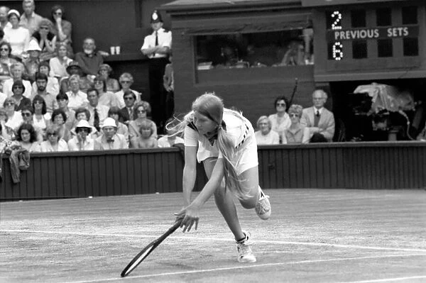 Wimbledon 1980. 7th day. Wade vs. Jaeger on the Centre court today. June 1980 80-3384-037