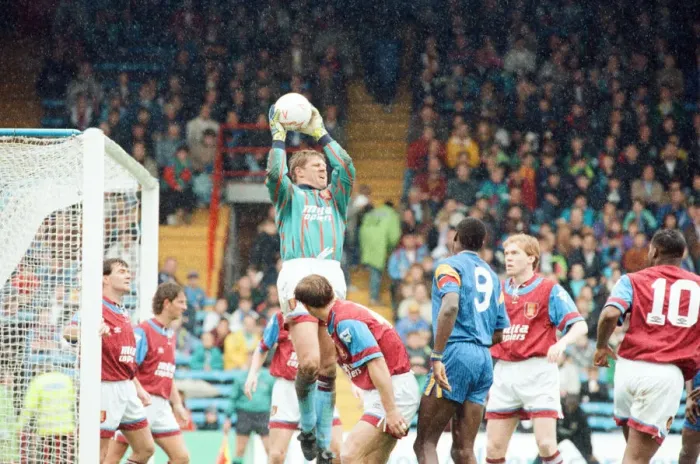 Framed Print : Wimbledon 2-3 Aston Villa, league match at Plough Lane, Saturday 3rd October 1992 Framed Print : Wimbledon 2-3 Aston Villa, league match at Plough Lane, Saturday 3rd October 1992