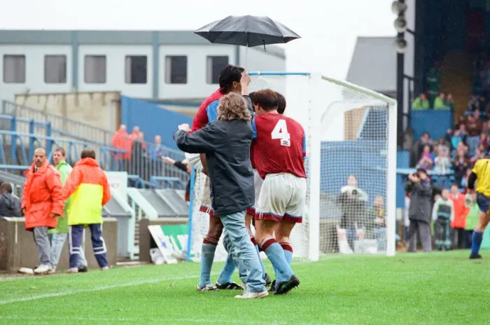Framed Print : Wimbledon 2-3 Aston Villa, league match at Plough Lane, Saturday 3rd October 1992 Framed Print : Wimbledon 2-3 Aston Villa, league match at Plough Lane, Saturday 3rd October 1992