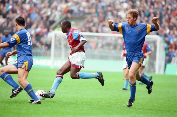 Framed Print : Wimbledon 2-3 Aston Villa, league match at Plough Lane, Saturday 3rd October 1992 Framed Print : Wimbledon 2-3 Aston Villa, league match at Plough Lane, Saturday 3rd October 1992