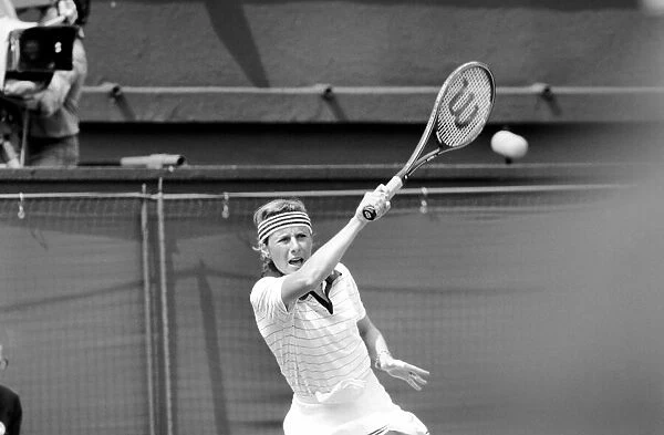 Wimbledon 80, 3rd Day. Comre Court. Virginia Wade v. I. Maoruga. I