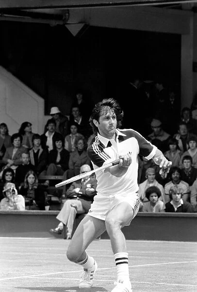 Wimbledon 80, 5th day. I. Nastase v. R. Stockton. June 1980 80-3345-028