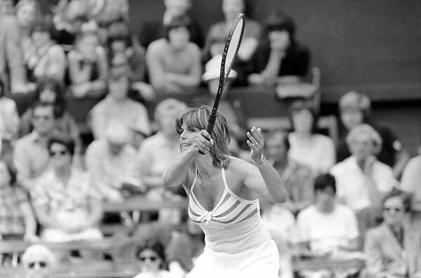 Wimbledon 80, 5th day. Sue Barker v. Mrs. P. C. Dent. June 1980 80-3345-009