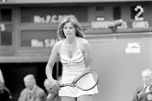 Wimbledon 80, 5th day. Sue Barker v. Mrs. P. C. Dent. June 1980 80-3345-026