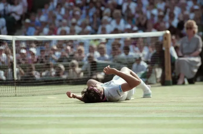 Framed Print : Wimbledon. Gabriella Sabatini v. Jennifer Capriati. July 1991 91-4353-098 Framed Print : Wimbledon. Gabriella Sabatini v. Jennifer Capriati. July 1991 91-4353-098