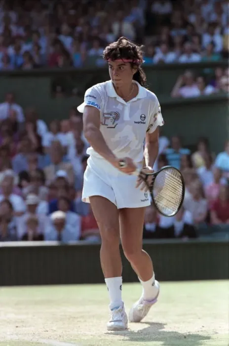 Framed Print : Wimbledon. Gabriella Sabatini v. Jennifer Capriati. July 1991 91-4353-033 Framed Print : Wimbledon. Gabriella Sabatini v. Jennifer Capriati. July 1991 91-4353-033