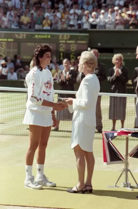 Framed Print : Wimbledon Ladies Final. Runners up Trophy presented to Gabriella Sabatini by Duchess of Framed Print : Wimbledon Ladies Final. Runners up Trophy presented to Gabriella Sabatini by Duchess of