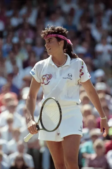 Framed Print : Wimbledon Ladies Tennis Final. Steffi Graf v. Gabriella Sabatini. July 1991 91-4293-156