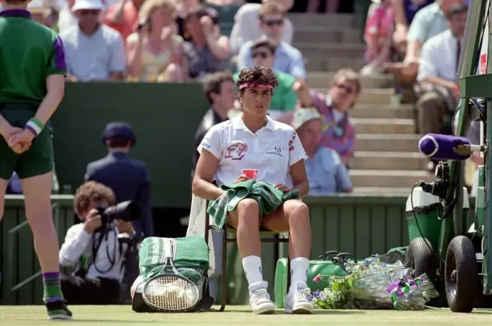 Framed Print : Wimbledon Ladies Tennis Final. Steffi Graf v. Gabriella Sabatini. July 1991 91-4293-117
