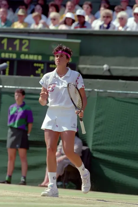 Framed Print : Wimbledon Ladies Tennis. Gabriella Sabatini v. Steffi Graf. July 1991 91-4293-138
