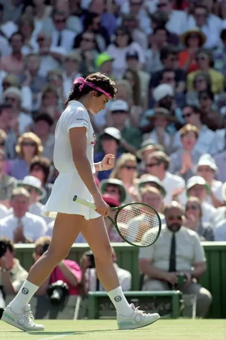 Framed Print : Wimbledon Ladies Tennis. Gabriella Sabatini v. Steffi Graf. July 1991 91-4293-136