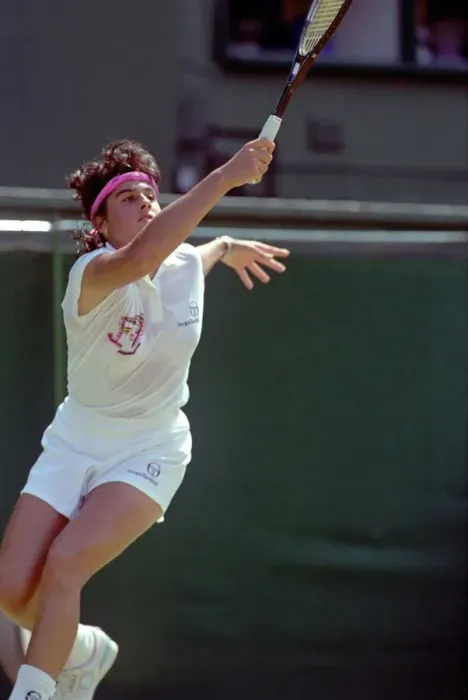 Framed Print : Wimbledon Ladies Tennis. Gabriella Sabatini v. Steffi Graf. July 1991 91-4293-143 Framed Print : Wimbledon Ladies Tennis. Gabriella Sabatini v. Steffi Graf. July 1991 91-4293-143