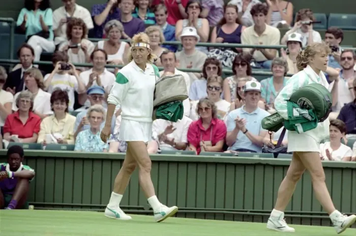 Framed Print : Wimbledon. Martina Navratilova v. Sabrina Goles. June 1988 88-3316-050 Framed Print : Wimbledon. Martina Navratilova v. Sabrina Goles. June 1988 88-3316-050