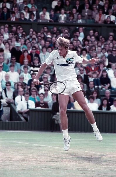 Wimbledon. Miloslav Mecir v. Stefen Edberg. July 1988 88-3550-037