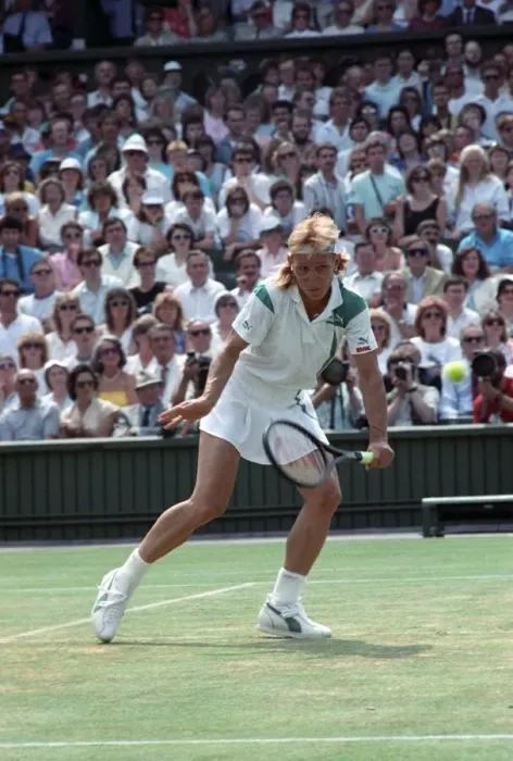 Framed Print : Wimbledon. Semi Final Navratilova v. Evert. June 1988 88-3518-081