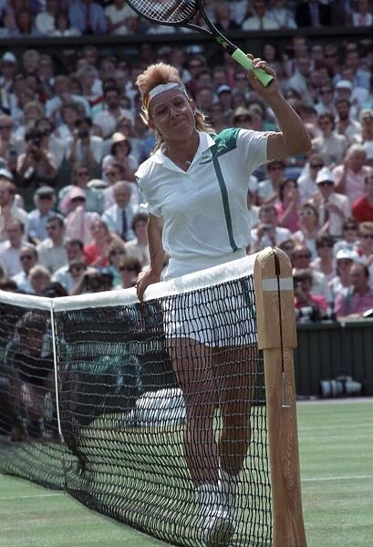 Wimbledon. Semi Final Navratilova v. Evert. June 1988 88-3518-066
