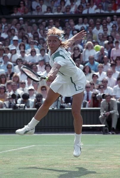 Wimbledon. Semi Final Navratilova v. Evert. June 1988 88-3518-070