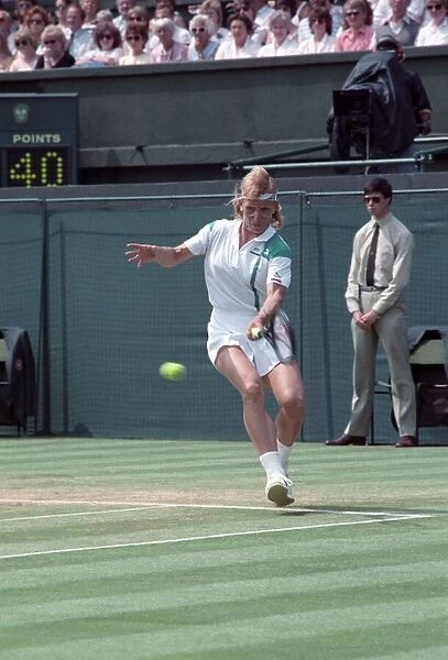 Wimbledon. Semi Final Navratilova v. Evert. June 1988 88-3518-079