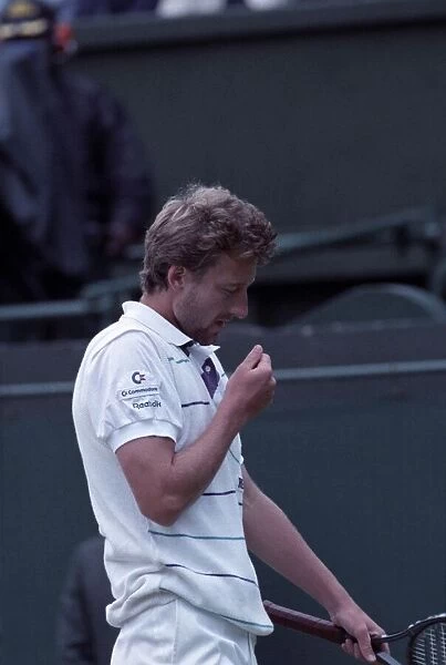 Wimbledon. Stefen Edberg. July 1988 88-3550-016