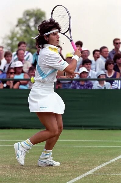 Wimbledon Tennis. Arantxa Sanchez-Vicario v. Lori McNeill. July 1989 89-3964-013