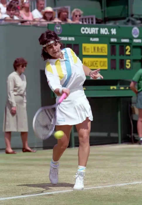 Framed Print : Wimbledon Tennis. Arantxa Sanchez-Vicario v. Lori McNeill. July 1989 89-3964-004 Framed Print : Wimbledon Tennis. Arantxa Sanchez-Vicario v. Lori McNeill. July 1989 89-3964-004