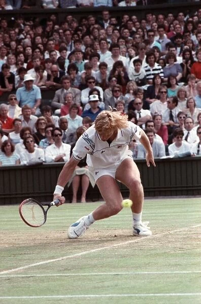 Wimbledon Tennis. Boris Becker v. Pat Cash. June 1988 88-3488-096